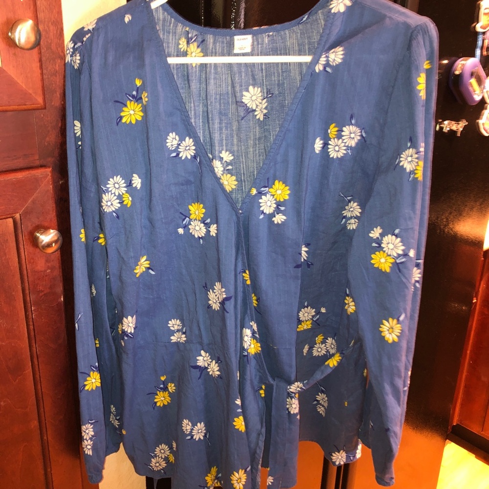 Front snap and tie top.